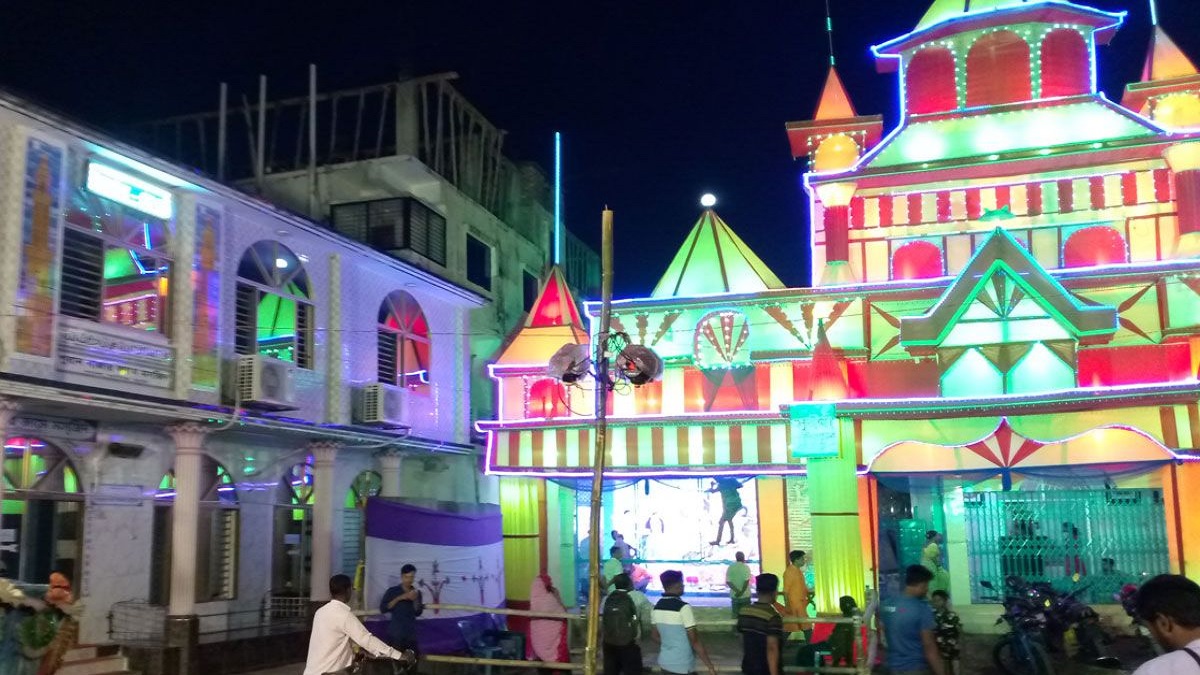 সাম্প্রদায়িক সম্প্রীতির নিদর্শন লালমনিরহাট, এক আঙিনায় মসজিদ ও মন্দির