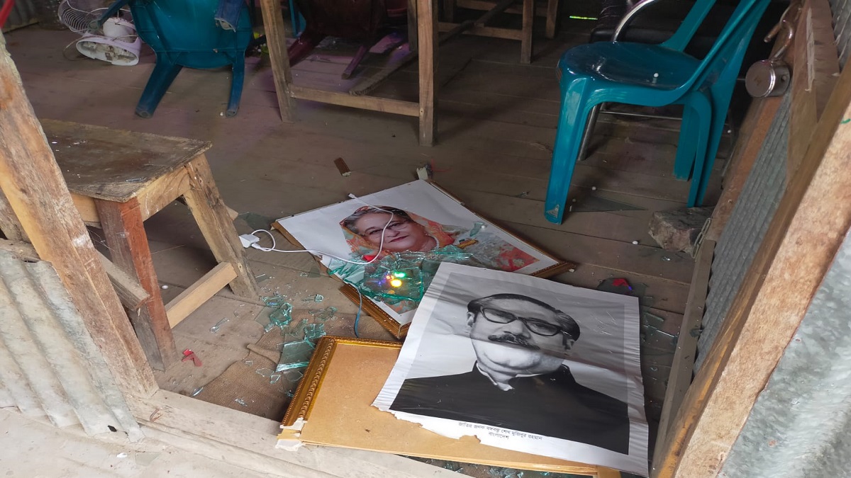 অন্যকে ফাঁসাতে আ. লীগ নেতা ভাঙলেন বঙ্গবন্ধু ও প্রধানমন্ত্রীর ছবি