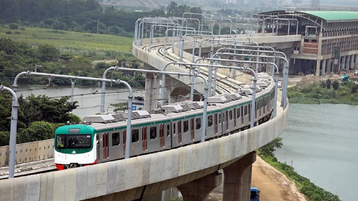 চলছে মেট্রোরেল, নেয়া যাবে না মাংস