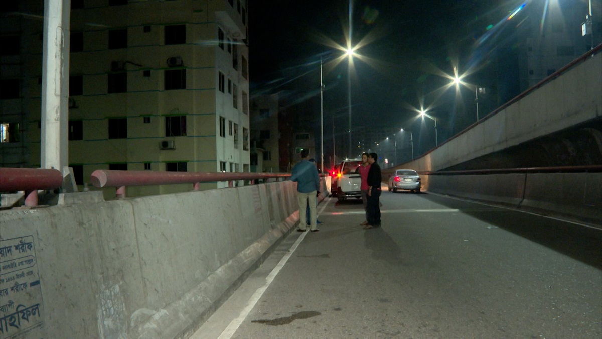 রাজধানীর মালিবাগে ফ্লাইওভার থেকে পড়ে নারীর মৃত্যু