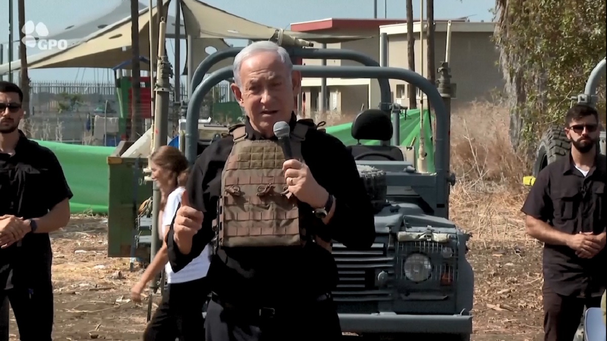 নিজ সেনা সদস্যের তোপের মুখে পড়লেন নেতানিয়াহু!