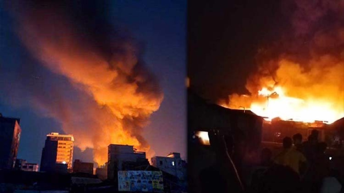 নরসিংদীর বাবুরহাটে ভয়াবহ আগুন, নিয়ন্ত্রণে ১১ ইউনিট