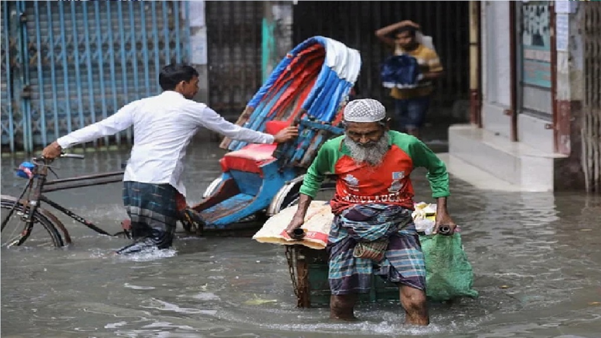 ভারী বর্ষণে ভোগান্তি, বৃষ্টি কমবে কবে জানালো আবহাওয়া অফিস