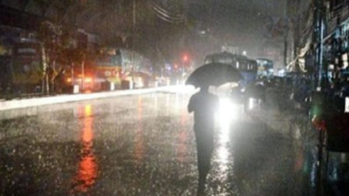 রাজধানীতে গুঁড়ি গুঁড়ি বৃষ্টি