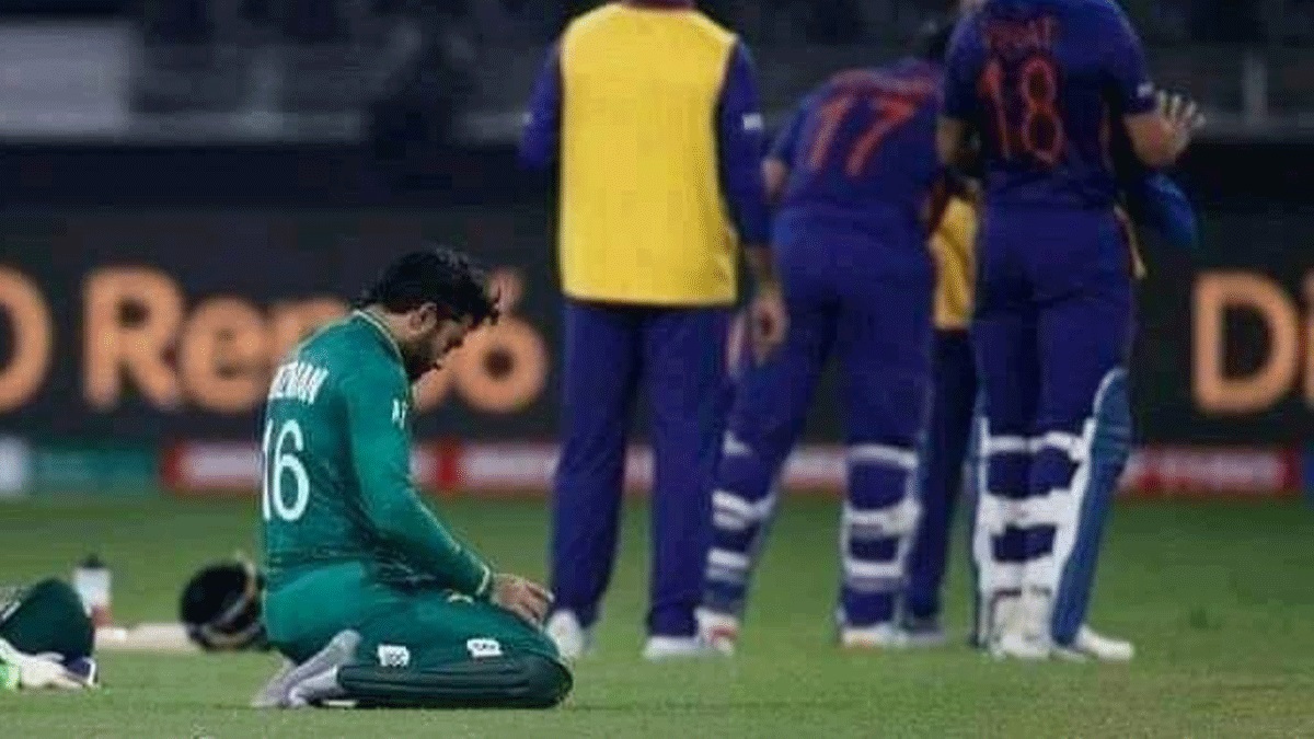 মাঠে নামাজ পড়ায় রিজওয়ানের শাস্তি চেয়ে আইনি নোটিশ ভারতীয় আইনজীবীর