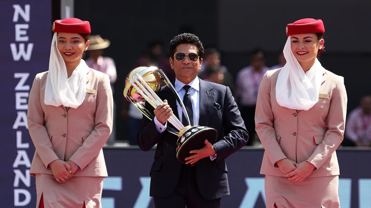 বিশ্বকাপ হাতে শচীন টেন্ডুলকার