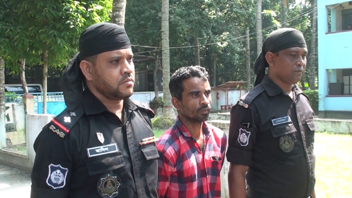 সাতক্ষীরায় স্ত্রীকে কুপিয়ে হত্যার অভিযোগে স্বামী আটক