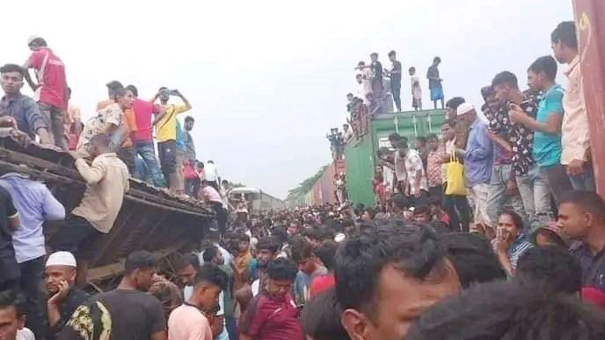 ভৈরবে দুর্ঘটনা: শতাধিক হতাহতের শঙ্কা ফায়ার সার্ভিসের