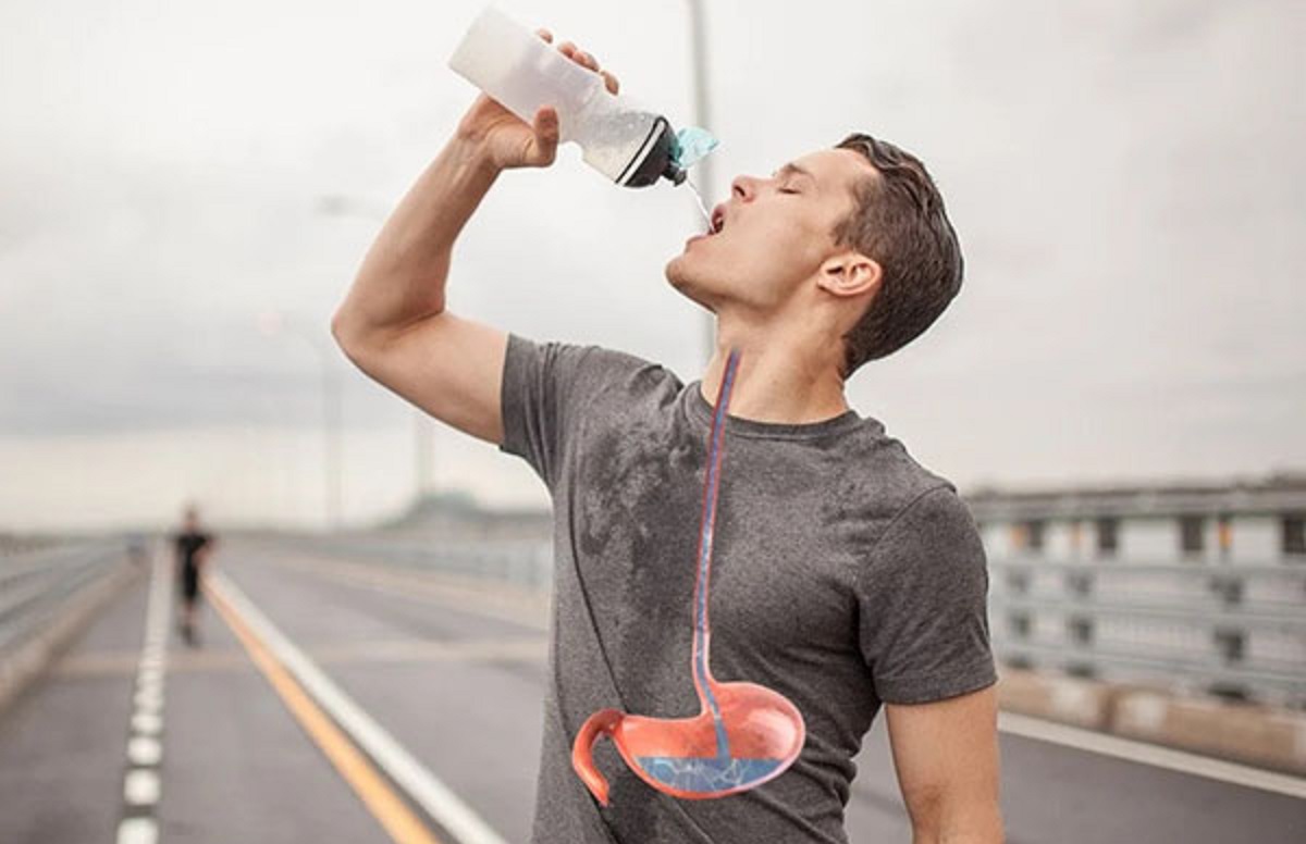 জেনে নিন, দাঁড়িয়ে পানি পানের অভ্যাস কতটা বিপজ্জনক