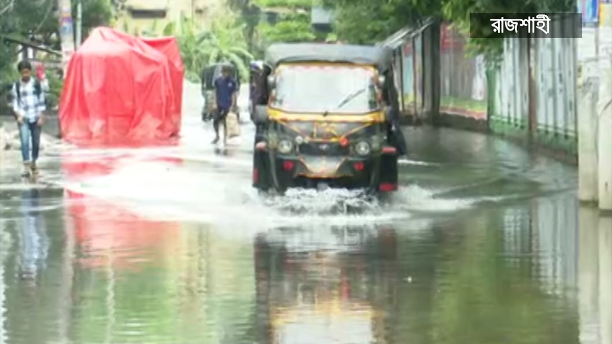 ভারী বৃষ্টিতে কয়েক জেলায় জলাবদ্ধতা, গাজীপুরে পৃথক ঘটনায় দেয়াল ধসে নিহত ৩
