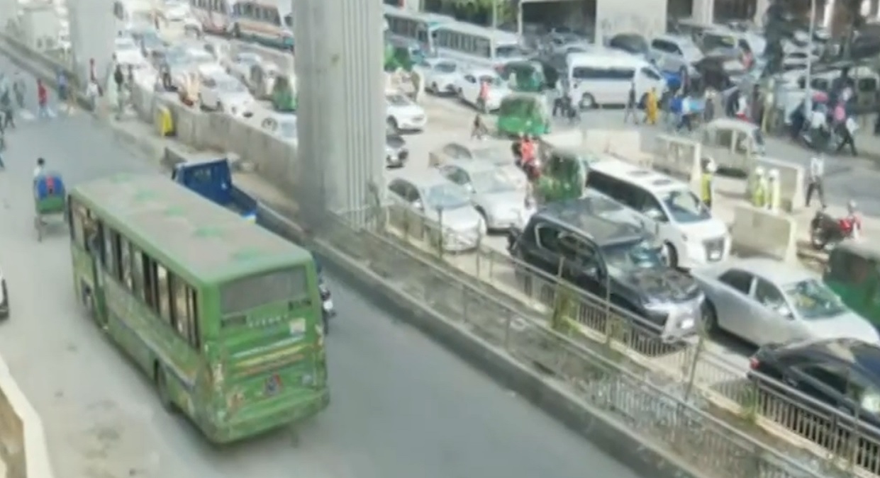 সারাদেশে যেমন চলছে ৪৮ ঘণ্টার অবরোধ