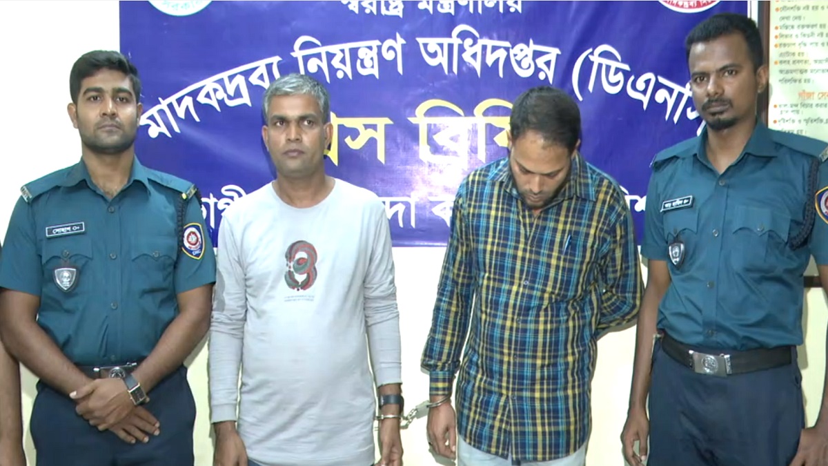 বরিশালে ইয়াবাসহ সাবেক পুলিশ কনস্টেবল ও মাদক কারবারি আটক