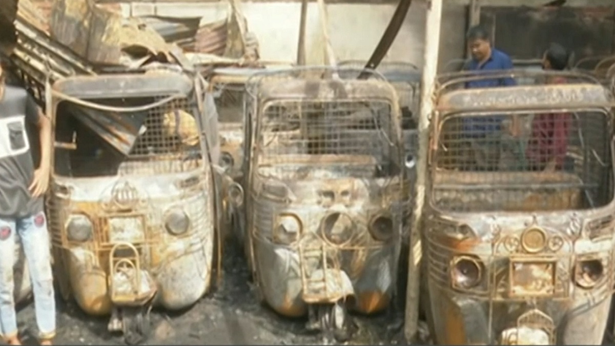 চট্টগ্রামে গ্যারেজে আগুন, পুড়ে ছাই ২৪ সিএনজি-মোটরসাইকেল