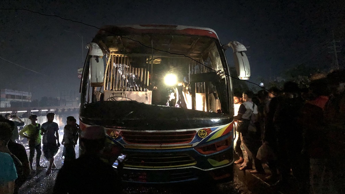 ফেনীর মহিপালে বাসে আগুন, পাওয়া যায়নি সিসিটিভি ফুটেজ