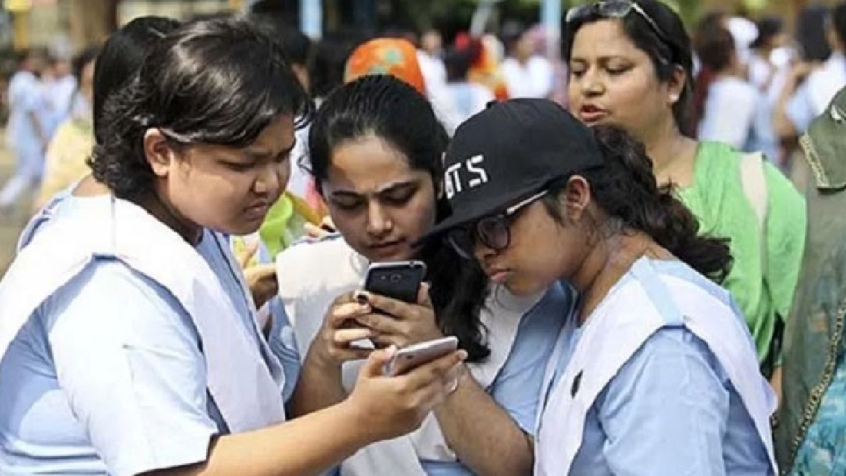 এইচএসসির ফল প্রকাশ আজ, যেভাবে জানবেন