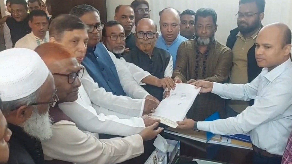 নোয়াখালী-৫ আসনে কাদেরের পক্ষে মনোনয়নপত্র জমা