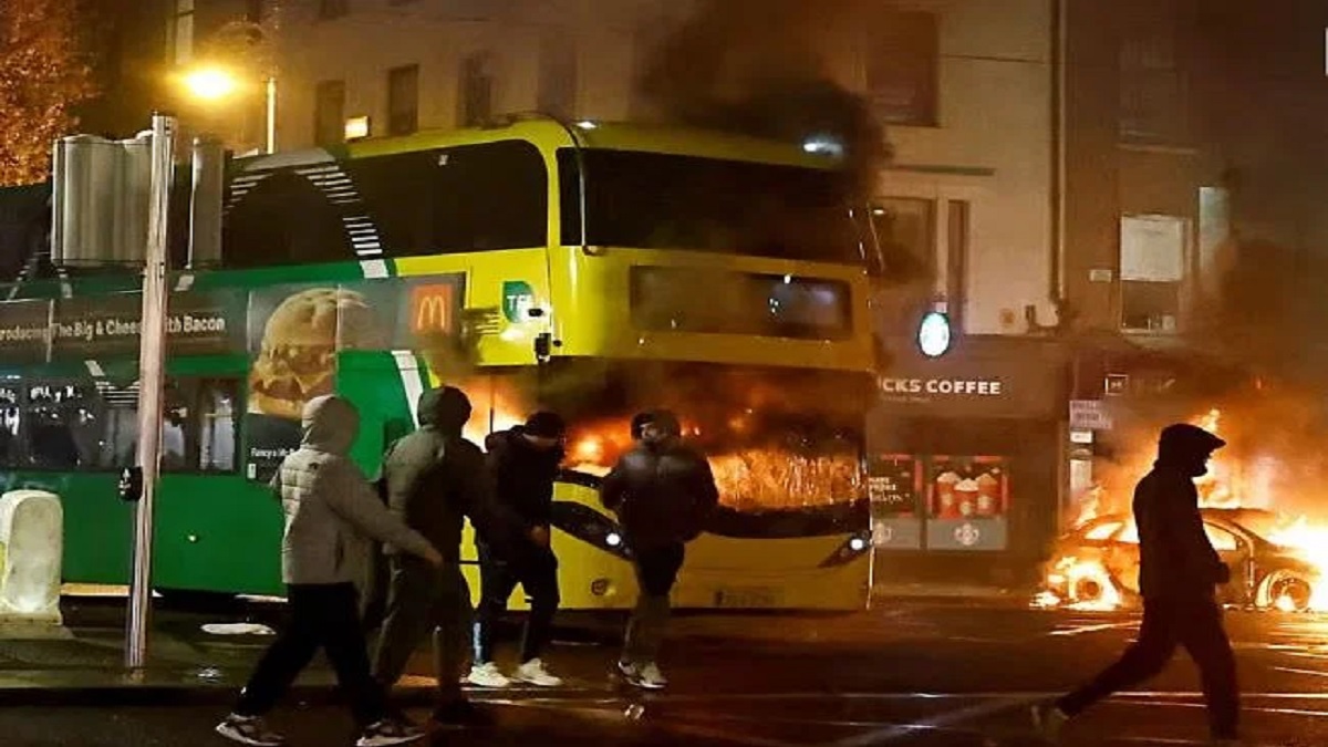 ডাবলিনে ব্যাপক সহিংসতা, শরণার্থীবিরোধী বিক্ষোভ