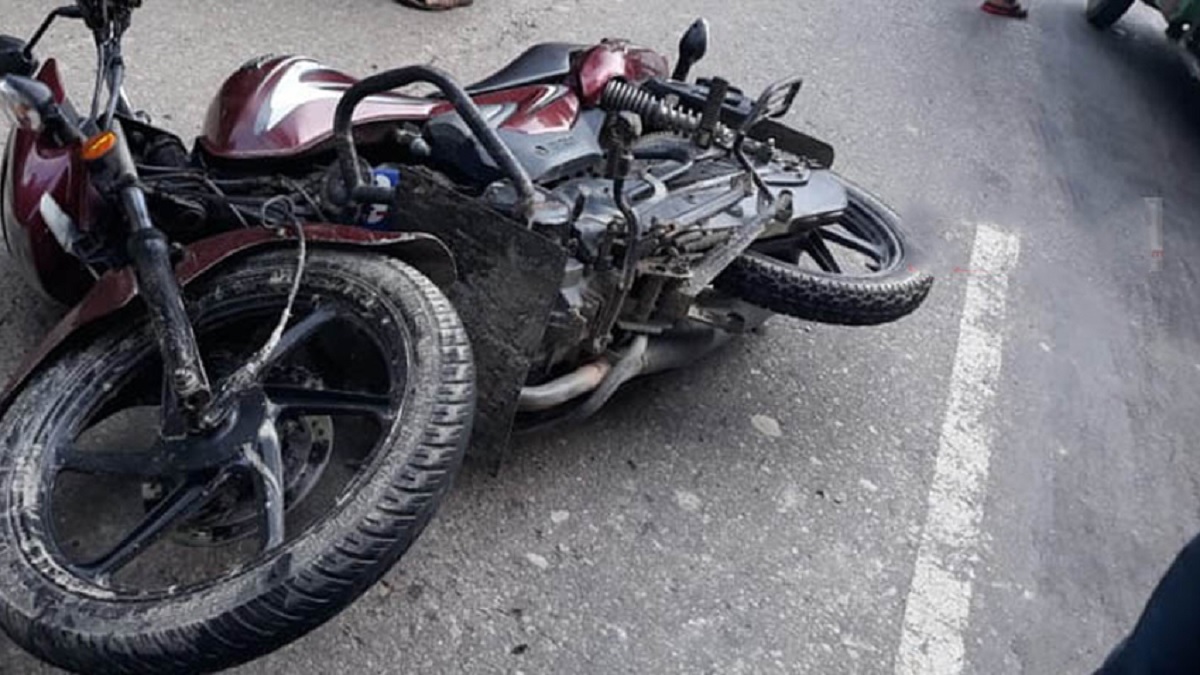 রাজধানীতে ট্রাকের চাপায় ২ বন্ধুর মৃত্যু