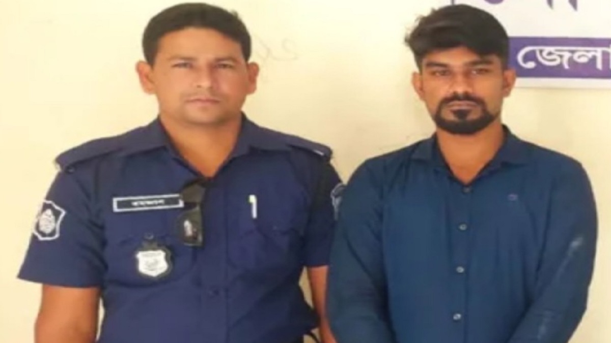 নেশার টাকার জন্য বাবাকে মারধর, নেত্রকোণায় যুবক গ্রেফতার