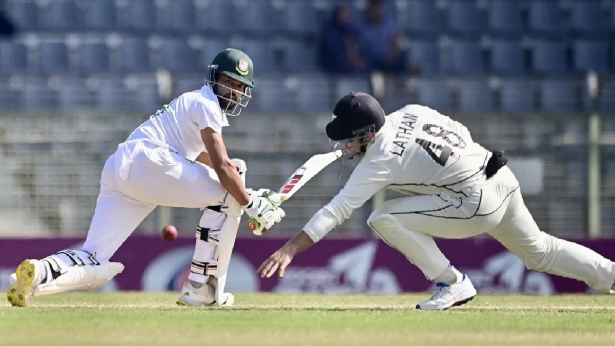 শান্ত-মোমিনুলের ব্যাটে দ্বিতীয় সেশনে স্বস্তিতে বাংলাদেশ