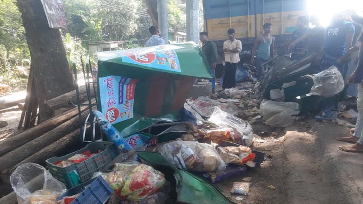 চট্টগ্রামের মিরসরাইয়ে কাভার্ড ভ্যানের ধাক্কায় নিহত ২