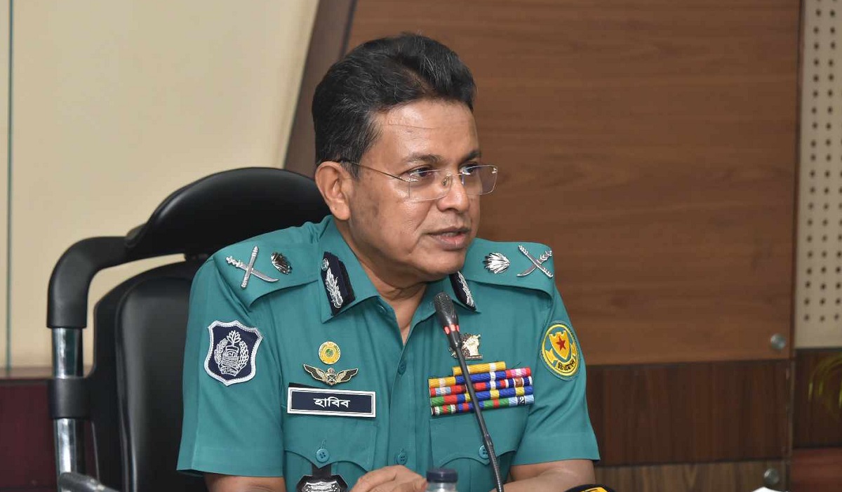 অগ্নিসন্ত্রাসী ধরিয়ে দিলে ২০ হাজার টাকা পুরস্কার দেবে ডিএমপি