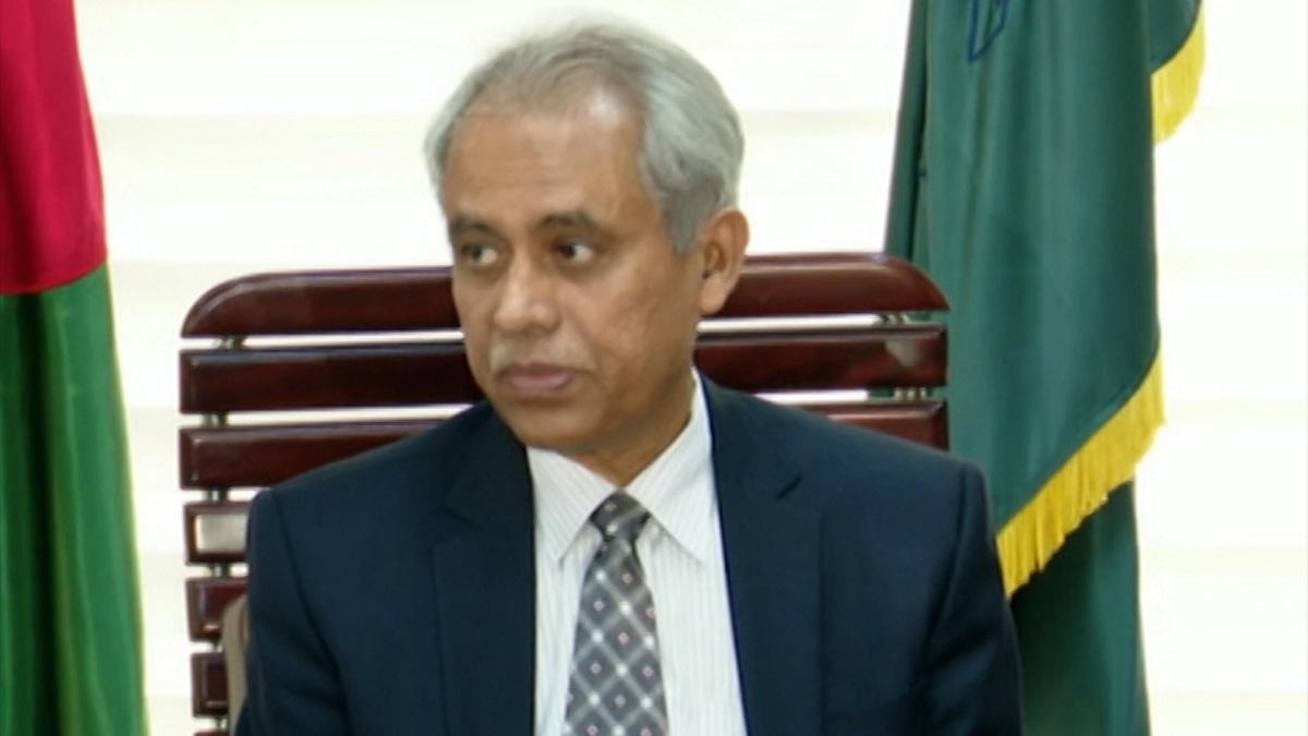 অযৌক্তিক কারণে প্রশাসনের কাউকে বদলি করা হবে না: ইসি আলমগীর