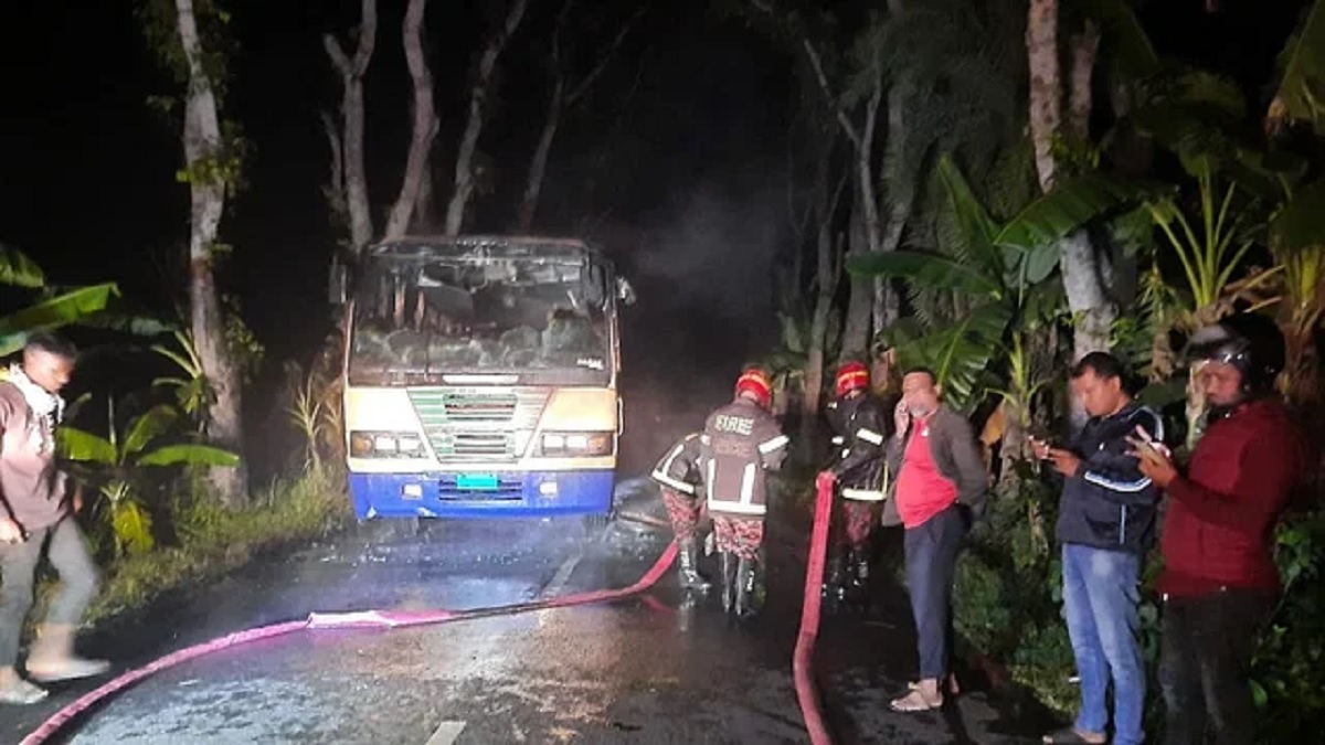 রাজশাহীতে একদিনে ২ বাসে আগুন