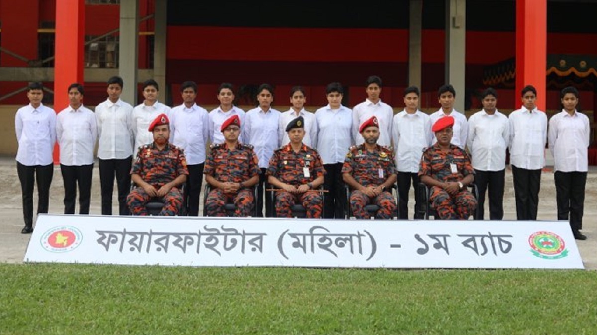 প্রথমবারের মতো ফায়ারফাইটার পদে যোগদান করলেন ১৫ নারী