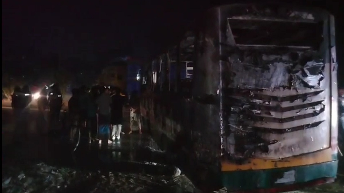 গাজীপুরের শ্রীপুরে বাসে আগুন