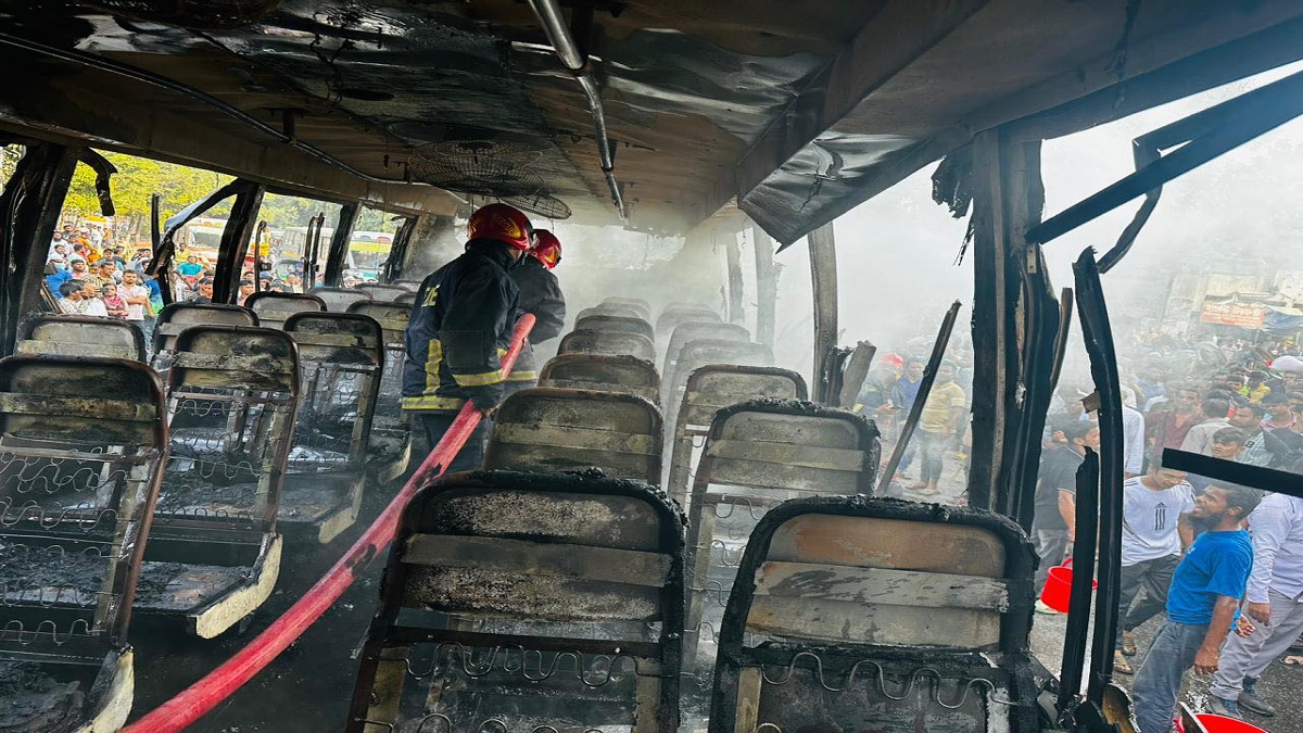 গুলিস্তানে যাত্রীবাহী বাসে আগুন