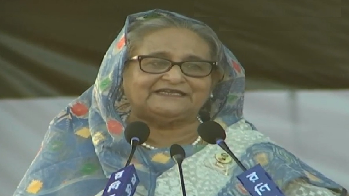 ‘দ্বিতীয় টুঙ্গিপাড়ায়’ নৌকায় ভোট চাইলেন প্রধানমন্ত্রী