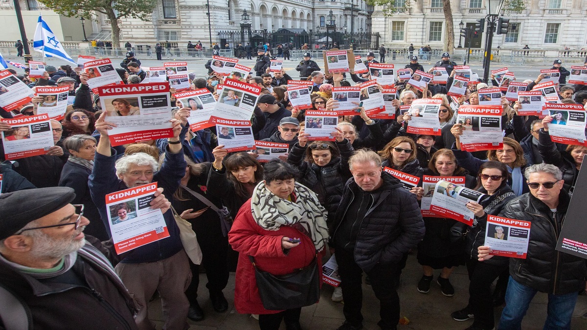 ৩৪ দিন পেরোলেও মেলেনি বন্দিদের সন্ধান, ক্ষুব্ধ ইসরায়েলিরা
