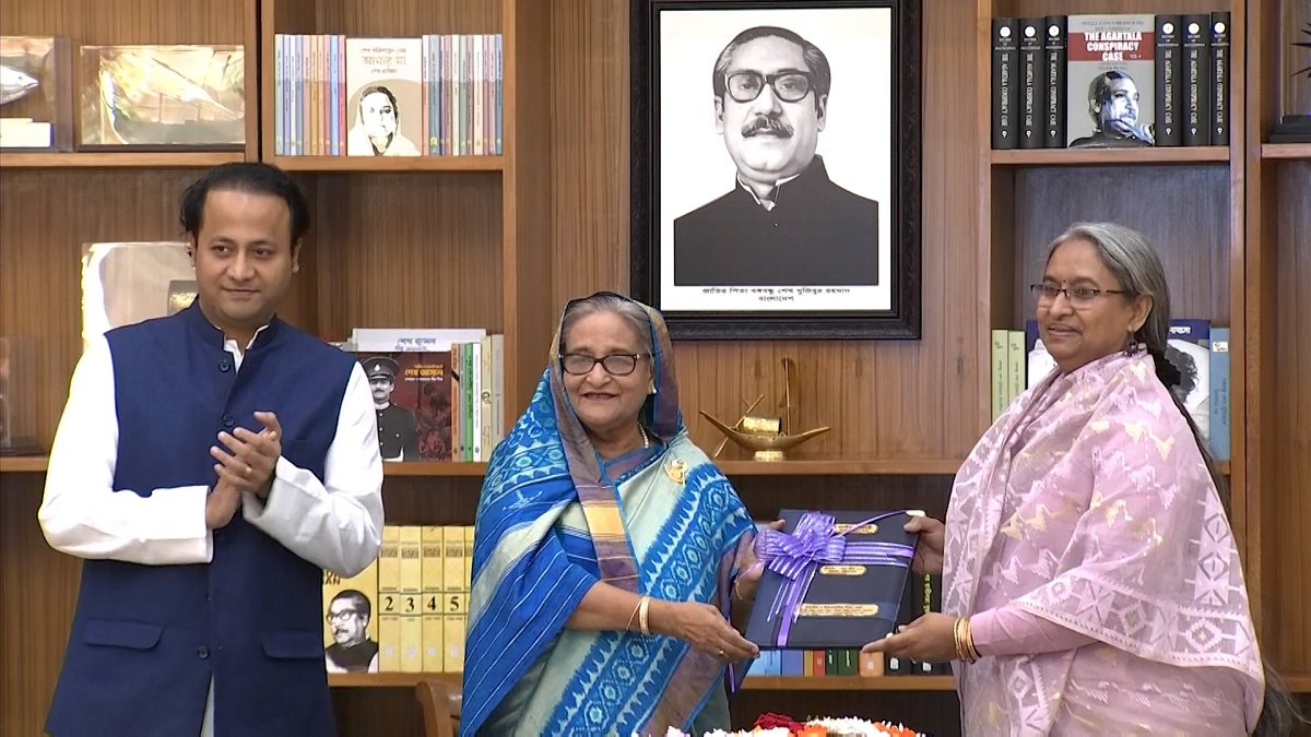 প্রধানমন্ত্রীর কাছে এইচএসসির ফল হস্তান্তর সম্পন্ন, ১১টায় প্রকাশ