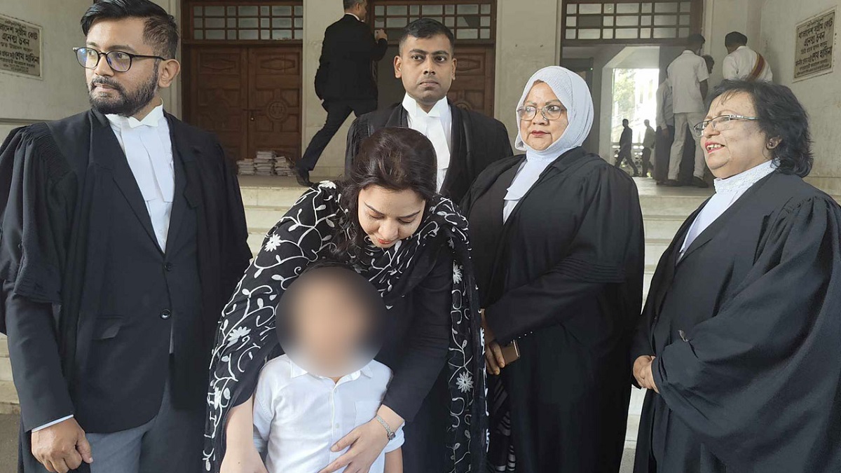 তিন বছরের আইনি লড়াইয়ের পর সন্তানকে ফিরে পেলেন ভারতীয় মা