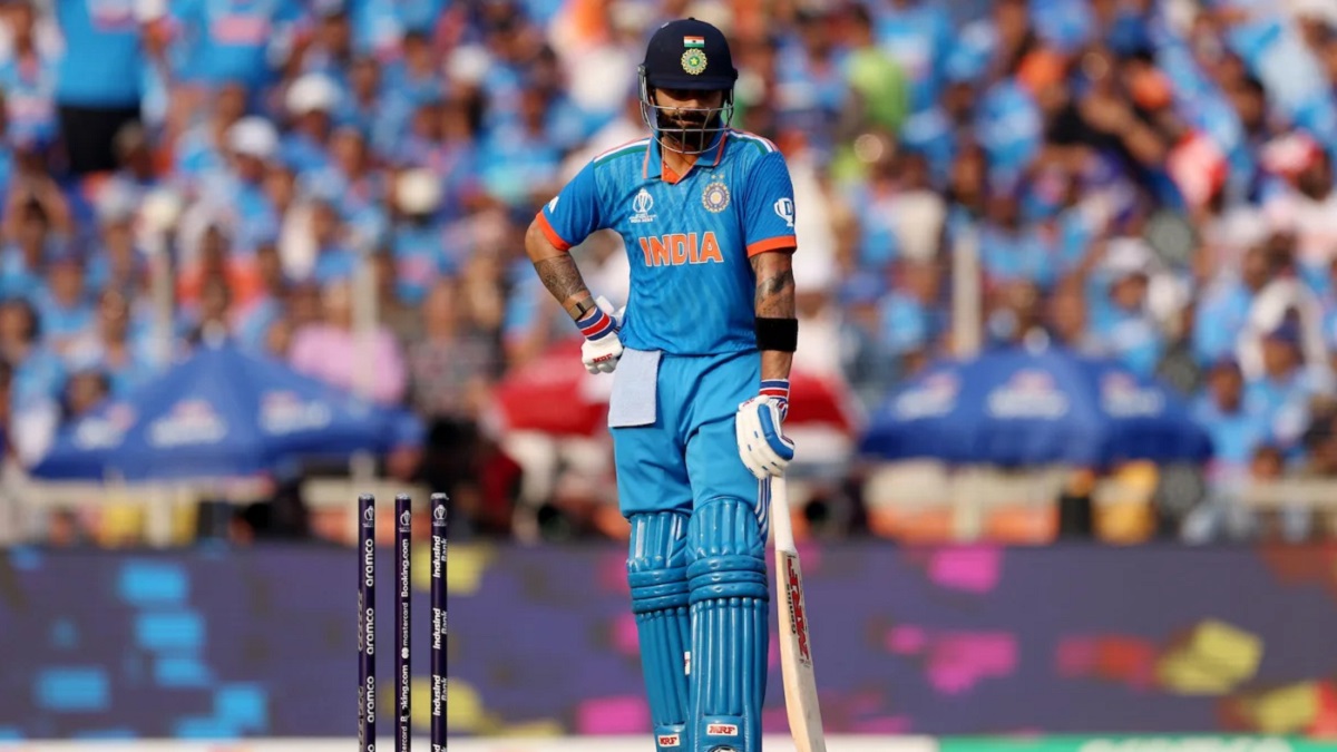 ফিফটির পর কোহলির বিদায়; ফের চাপে ভারত