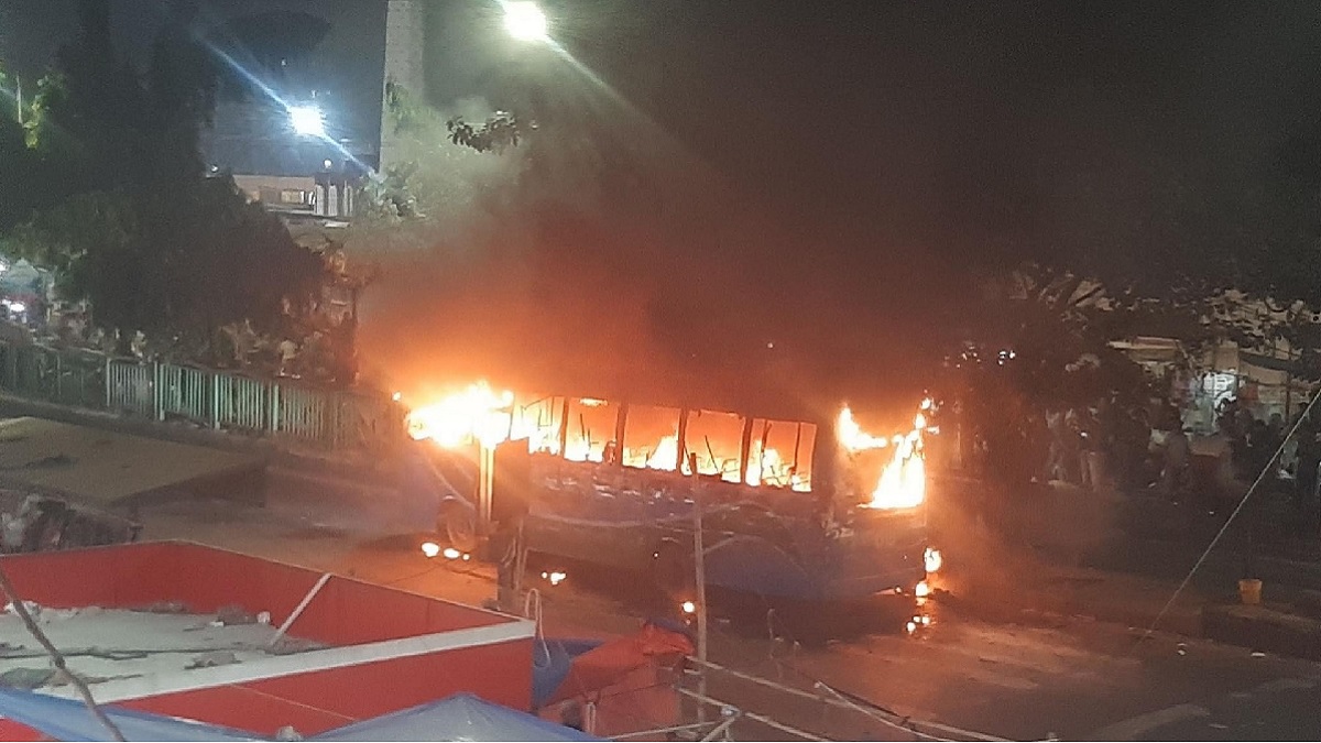 অবরোধে দেশের বিভিন্ন জায়গায় বিচ্ছিন্ন সহিংসতা