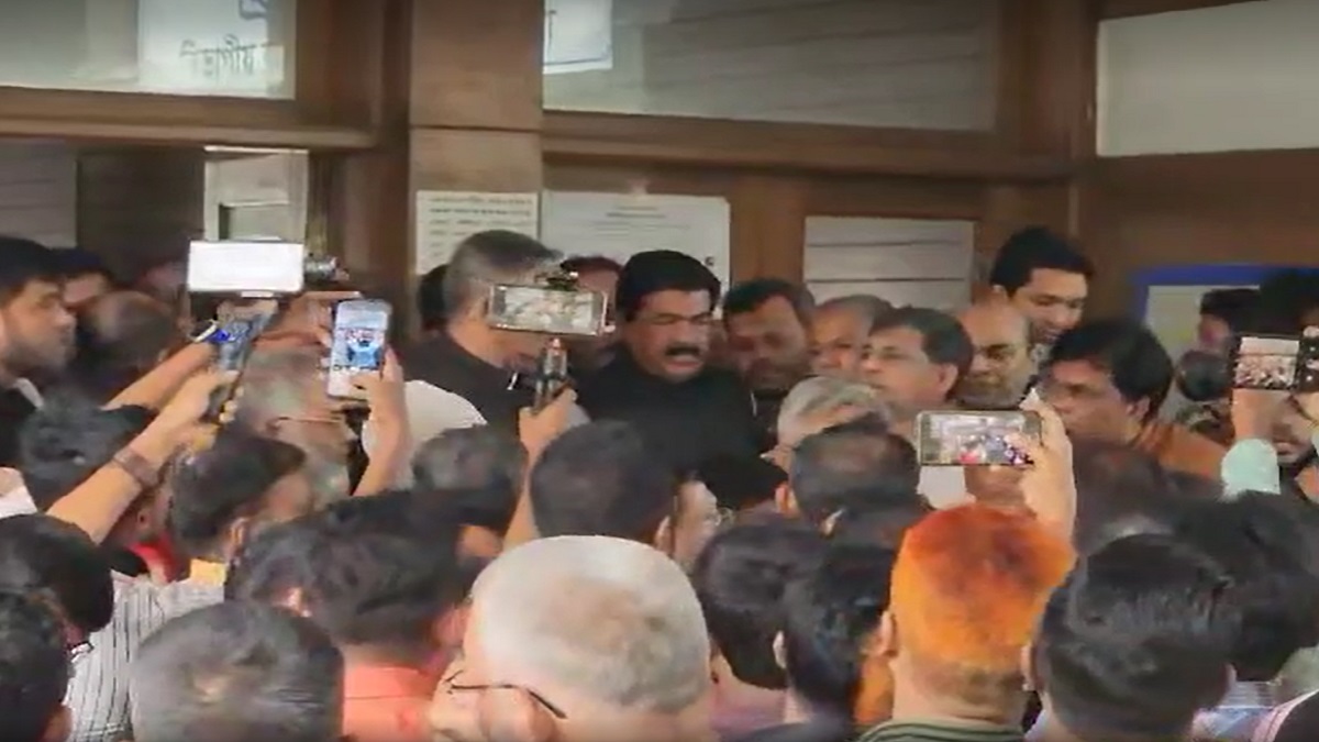 চলছে মনোনয়ন ফরম জমা-সংগ্রহের কার্যক্রম