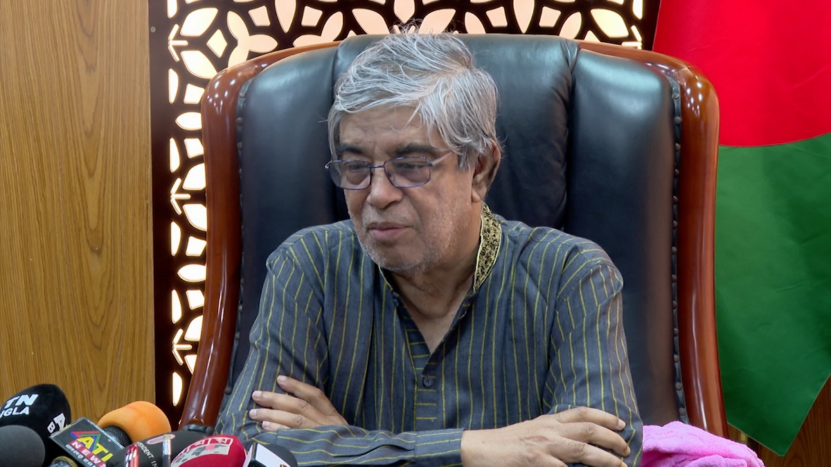 রাস্তা থেকে তুলে এনে প্রধানমন্ত্রী আমাকে মন্ত্রী বানিয়েছেন: মোস্তাফা জব্বার