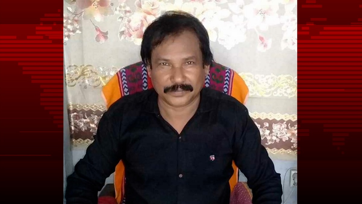 নওগাঁয় হেলমেট-মাস্ক পরে বিএনপি নেতাকে কুপিয়ে হত্যা