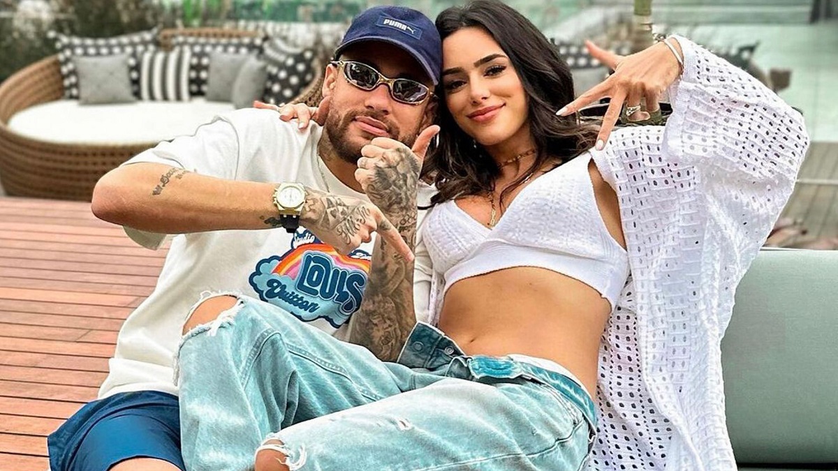 নেইমারকে ছাড়লেন বান্ধবী ব্রুনা