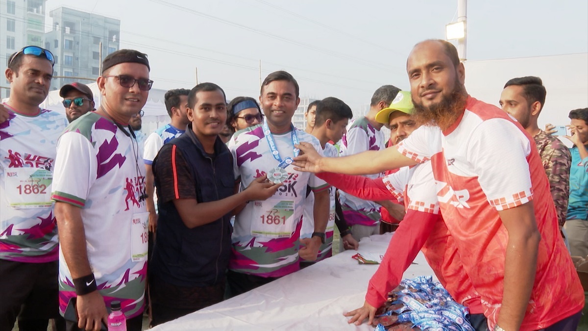 ‘রান ফর গ্রীন ঢাকা’ প্রতিপাদ্যে রাজধানীতে ম্যারাথন দৌড় প্রতিযোগিতা