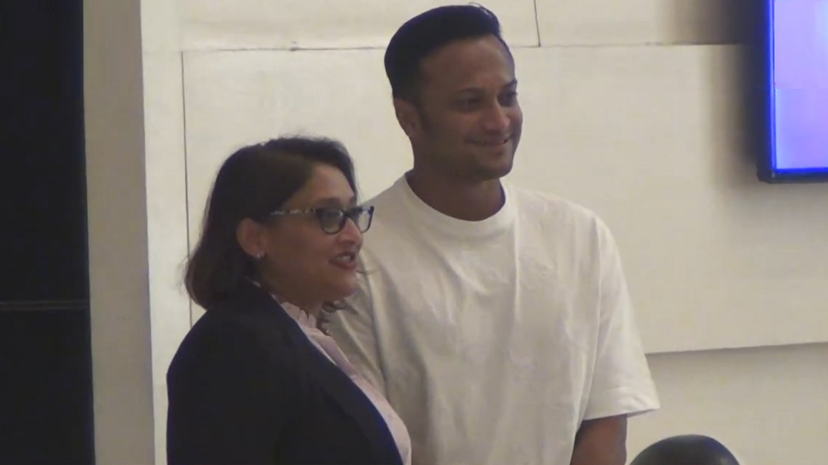 সায়মা ওয়াজেদ পুতুলের সঙ্গে সাকিব