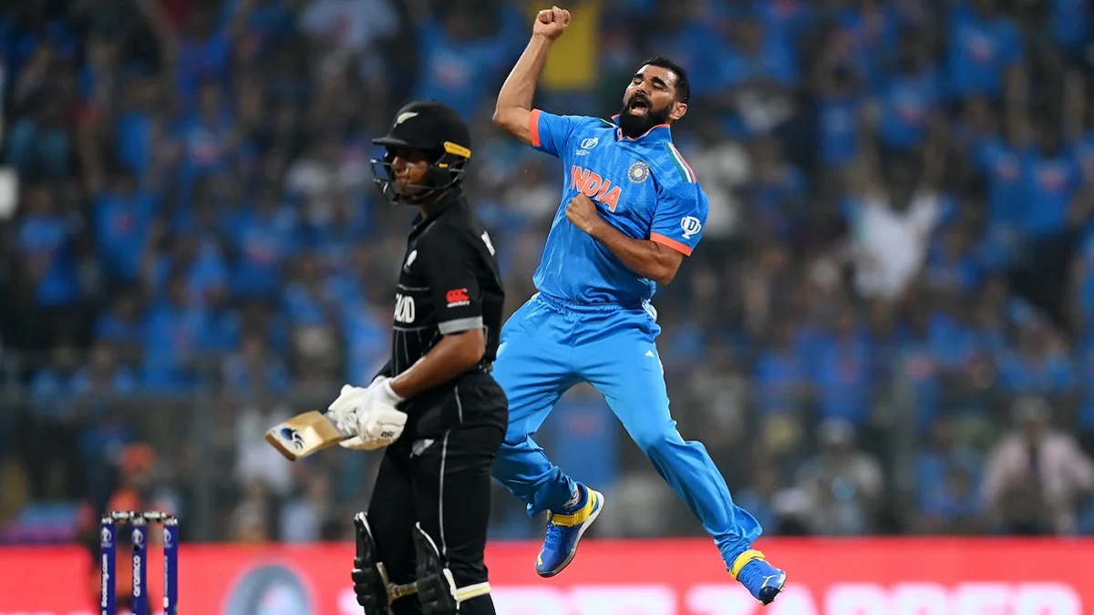 শামির জোড়া আঘাতে বিপাকে কিউইরা