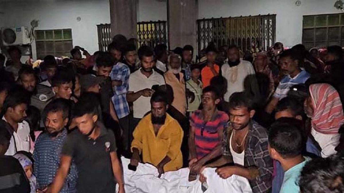 ট্রাকের ধাক্কায় ছিটকে নিহত বাবা-মা, বেঁচে রইলো শিশু তাহরিন