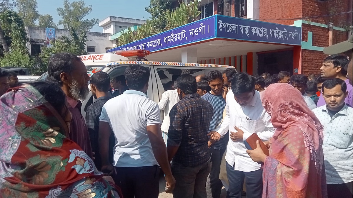 নওগাঁয় ইউএনও’র গাড়ির ধাক্কায় ৩ মোটরসাইকেল আরোহী আহত