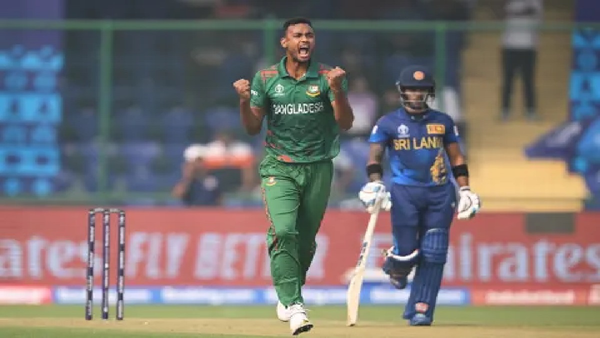 মুশফিকের দুর্দান্ত ক্যাচে প্রথম ওভারেই উইকেট বাংলাদেশের