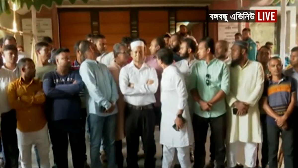 নৌকার টিকিটের ঘোষণা ৪টায়, কেন্দ্রীয় কার্যালয়ে নেতাকর্মীদের ভিড়