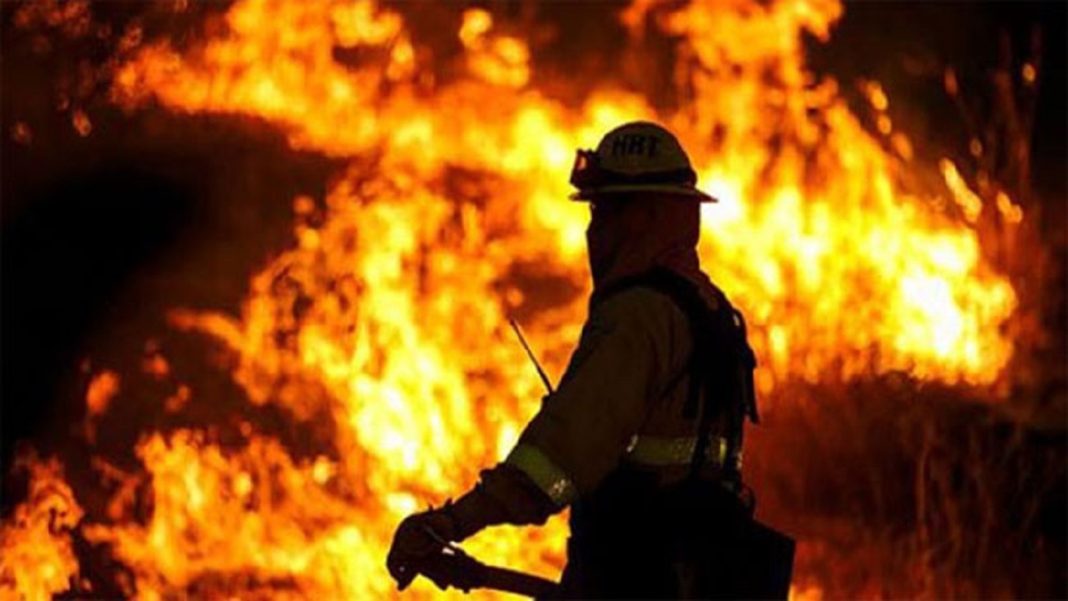 কেরানীগঞ্জে বহুতল ভবনে আগুন