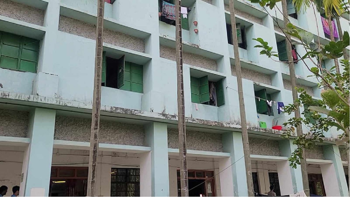 ভূমিকম্প আতঙ্কে জানালা দিয়ে ঢাবি ছাত্রের লাফ, ঢামেকে ভর্তি